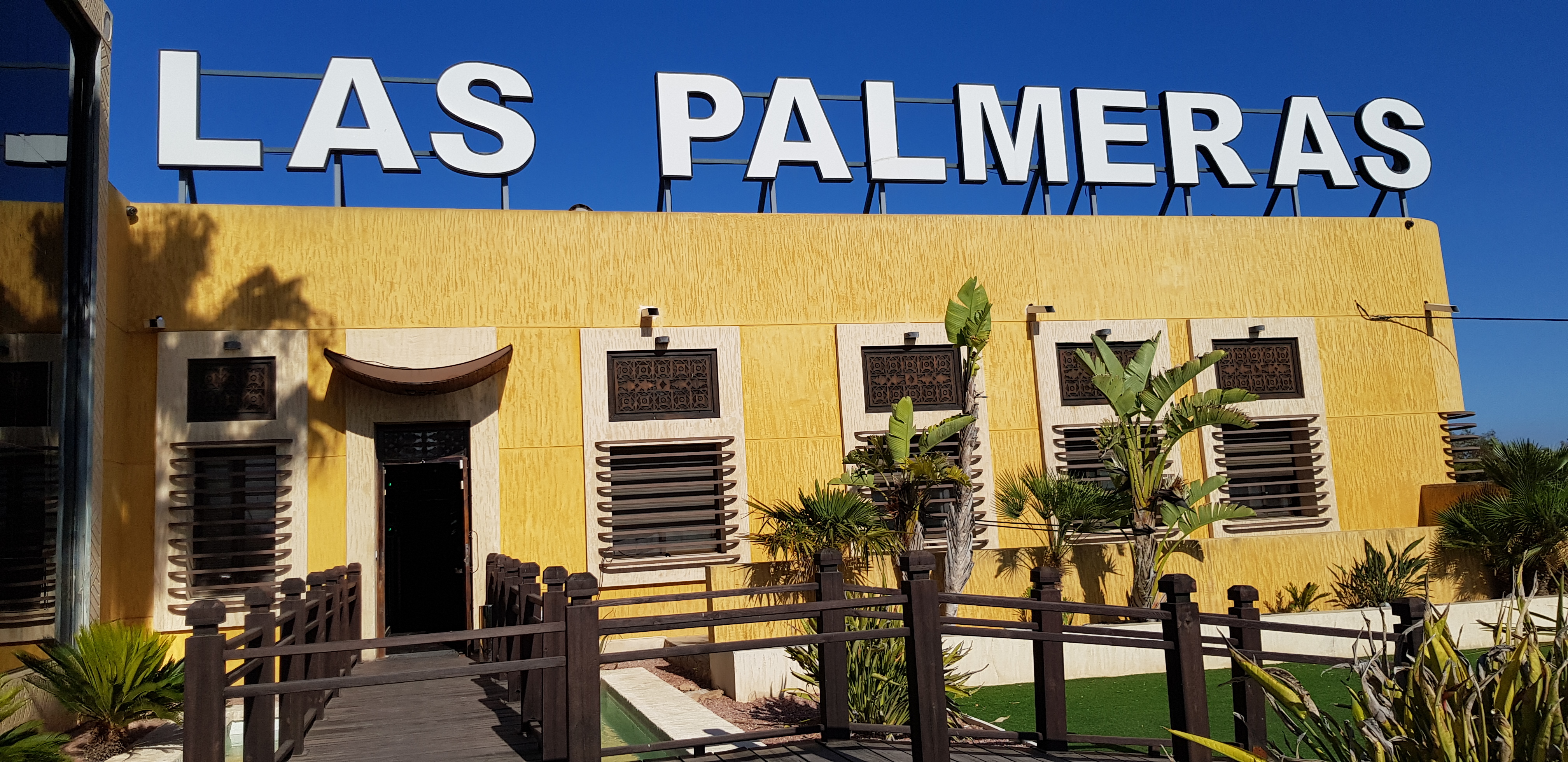 Gobernar crecimiento Afirmar Lujosas y confortables instalaciones - Night Club Las Palmeras